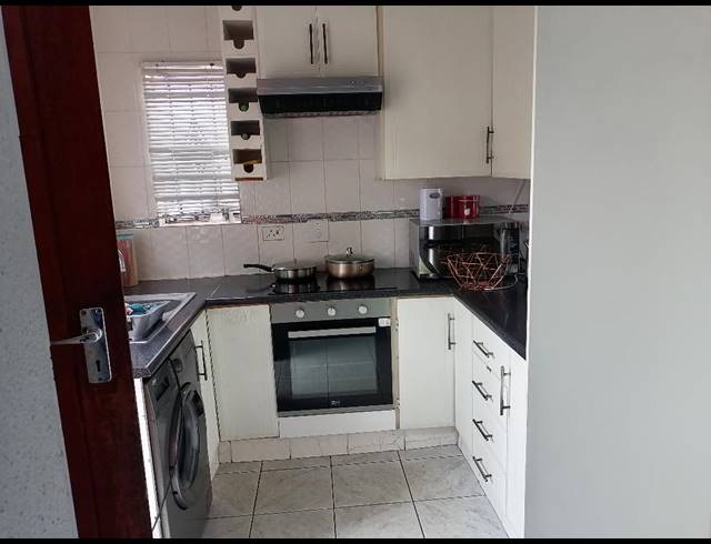 3 bed property to rent in EVANS PARK